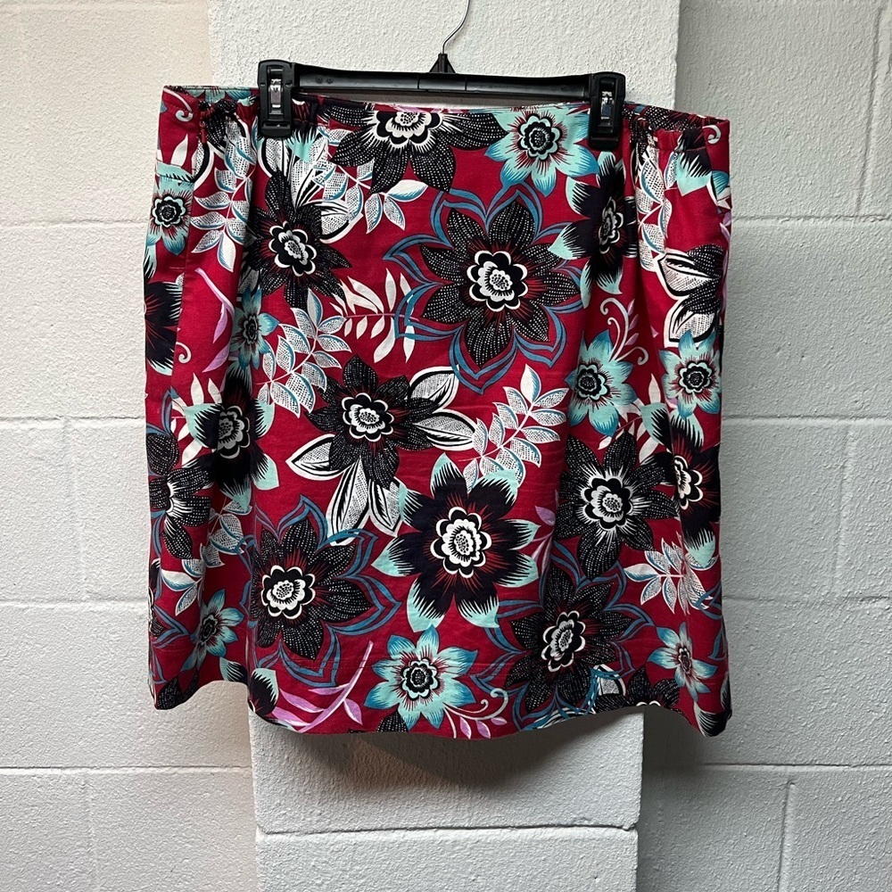 Talbots Floral Women's Skirt in Red and Black - Picture 2 of 5
